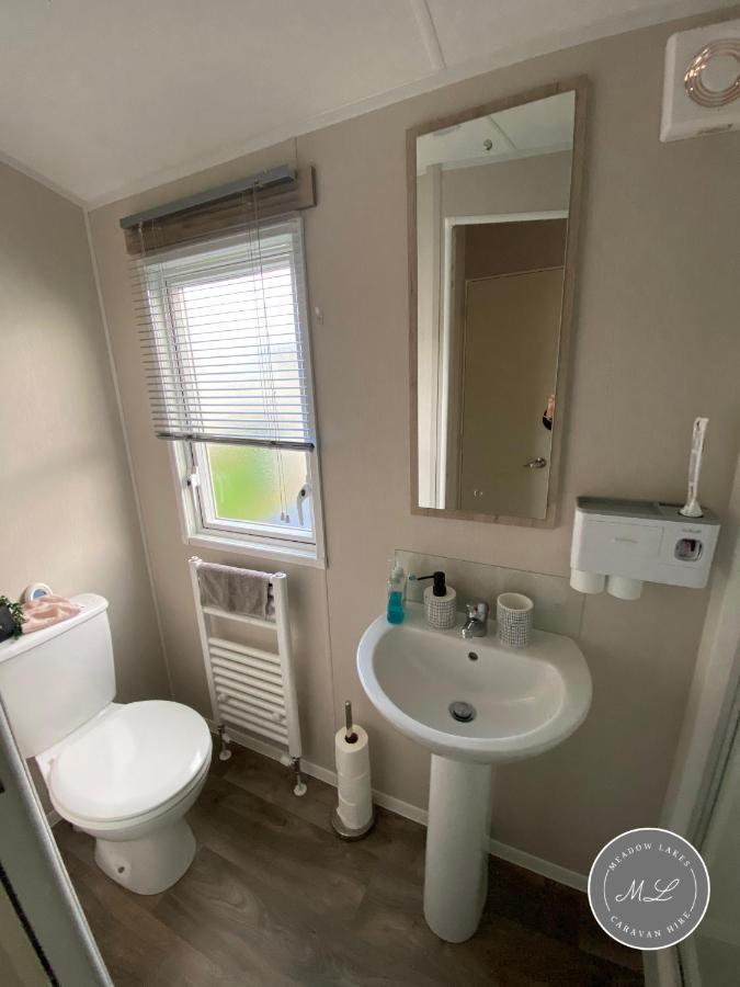 Meadow View 171 - Golden Palm - Central Heating, Wifi, Pet Friendly, Bed Linen - Meadow Lakes Caravan & Lodge Hire Chapel Saint Leonards Buitenkant foto